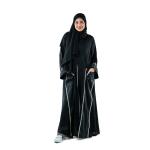 عباية مطرزة بقماش المخمل مع إكسسوارات معدنية مع حجاب