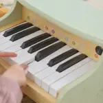 فيجا بيانو الخشبي الإلكتروني للأطفال ممتع وتعليمي وتفاعلي