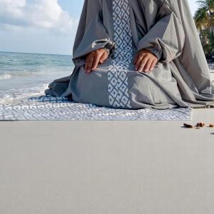 طقم صلاة نسائي مقاوم للماء – رمادي