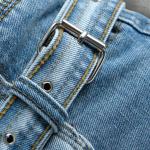 بلوزة بيضاء بأكمام منفوشة مع حزام كورسيه جينز