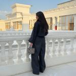 طقم جاكيت قصير وبنطال واسع نسائي