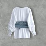 بلوزة بيضاء بأكمام منفوشة مع حزام كورسيه جينز